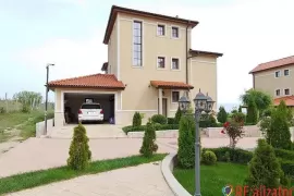 Luxury three-storey house in Košarica