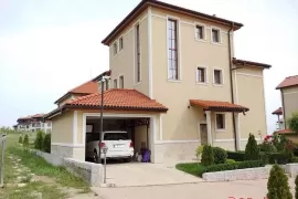 Luxury three-storey house in Košarica