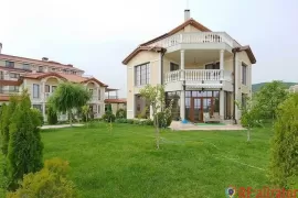 Luxury three-storey house in Košarica